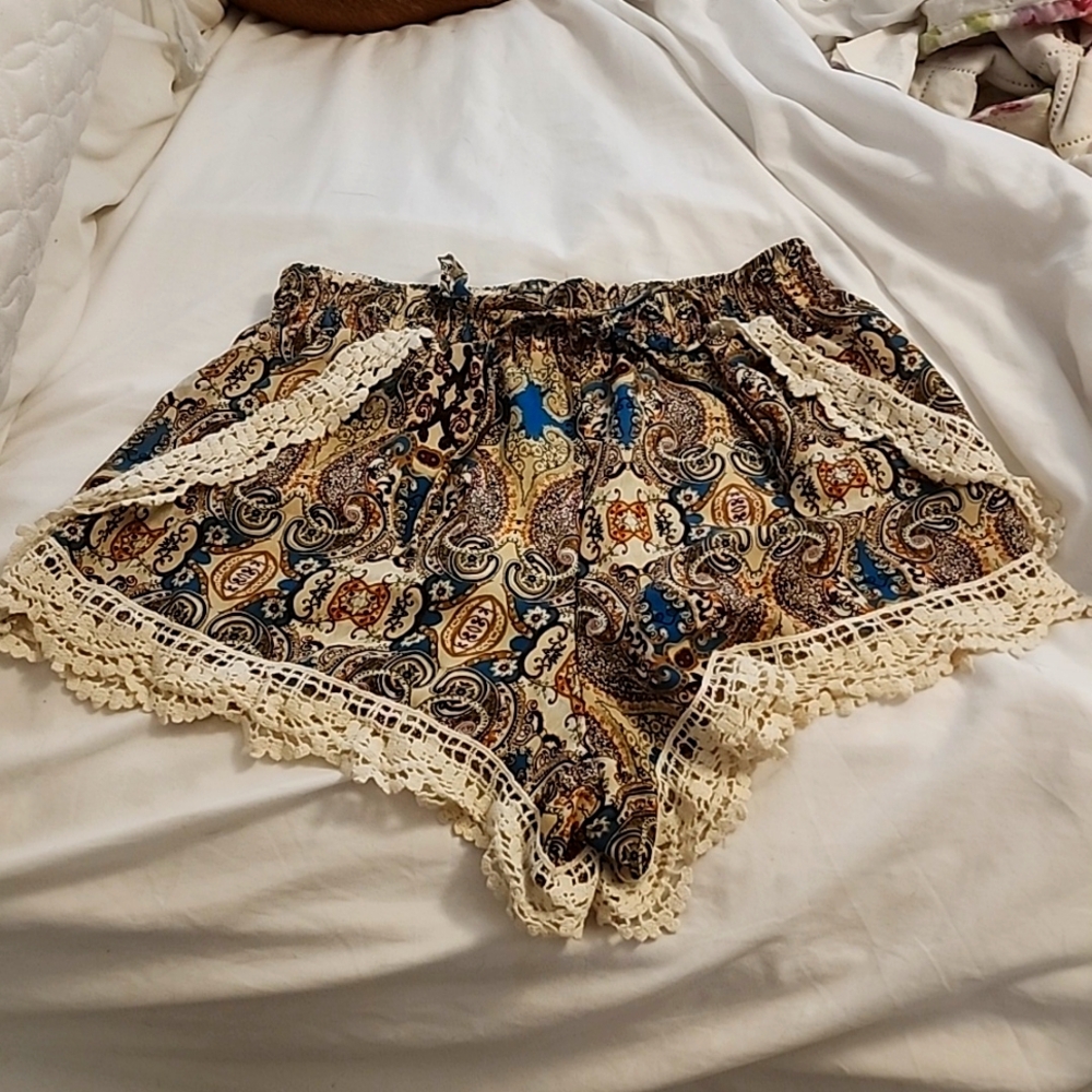 Super cute fun shorts. Size small. Banana lemon is the brand.